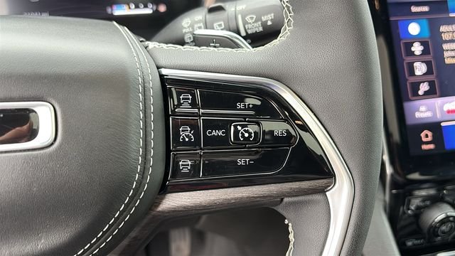 Certified Used 2023 White Jeep Overland image 14