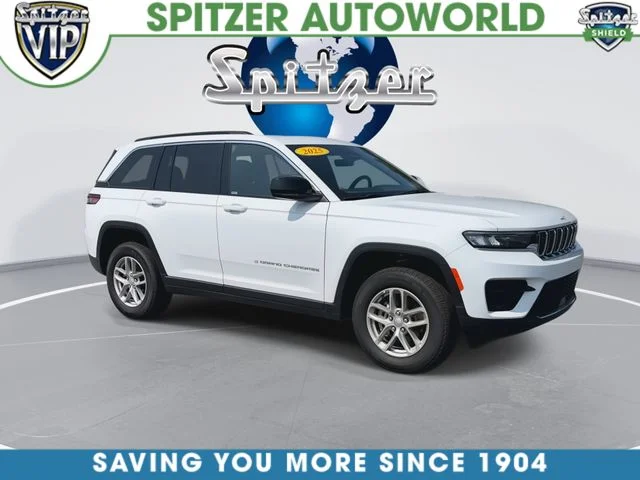 Used 2025 White Jeep Laredo X image 2