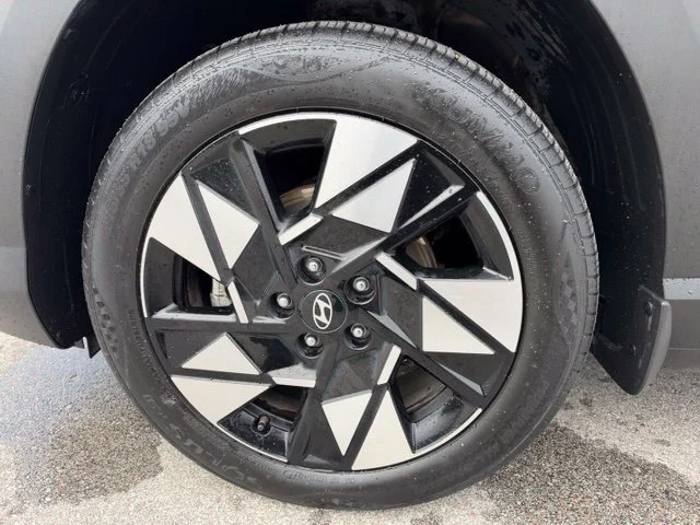 Used 2024 Gray Hyundai SEL image 10