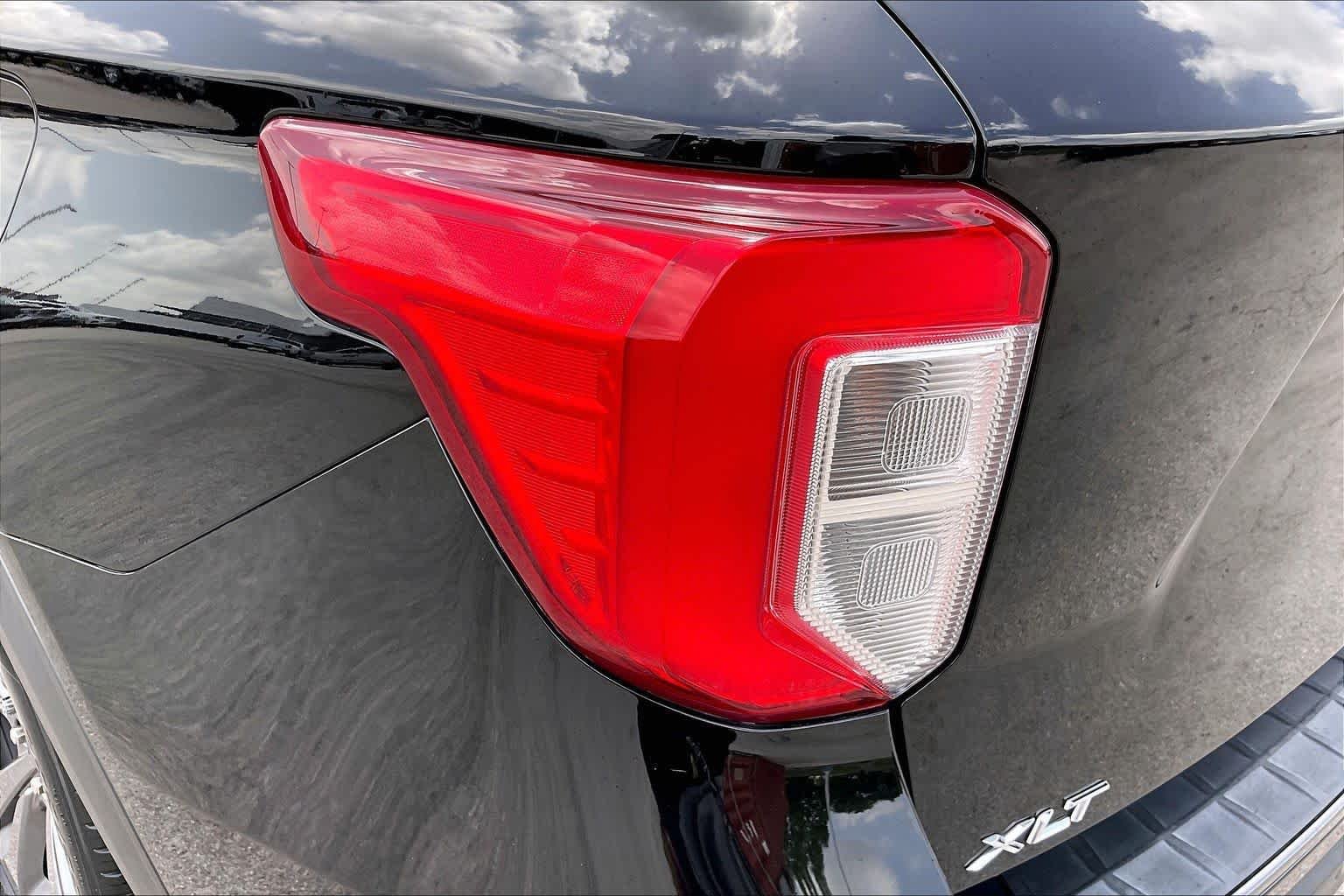 Used 2023 Agate Black Metallic Ford XLT image 27