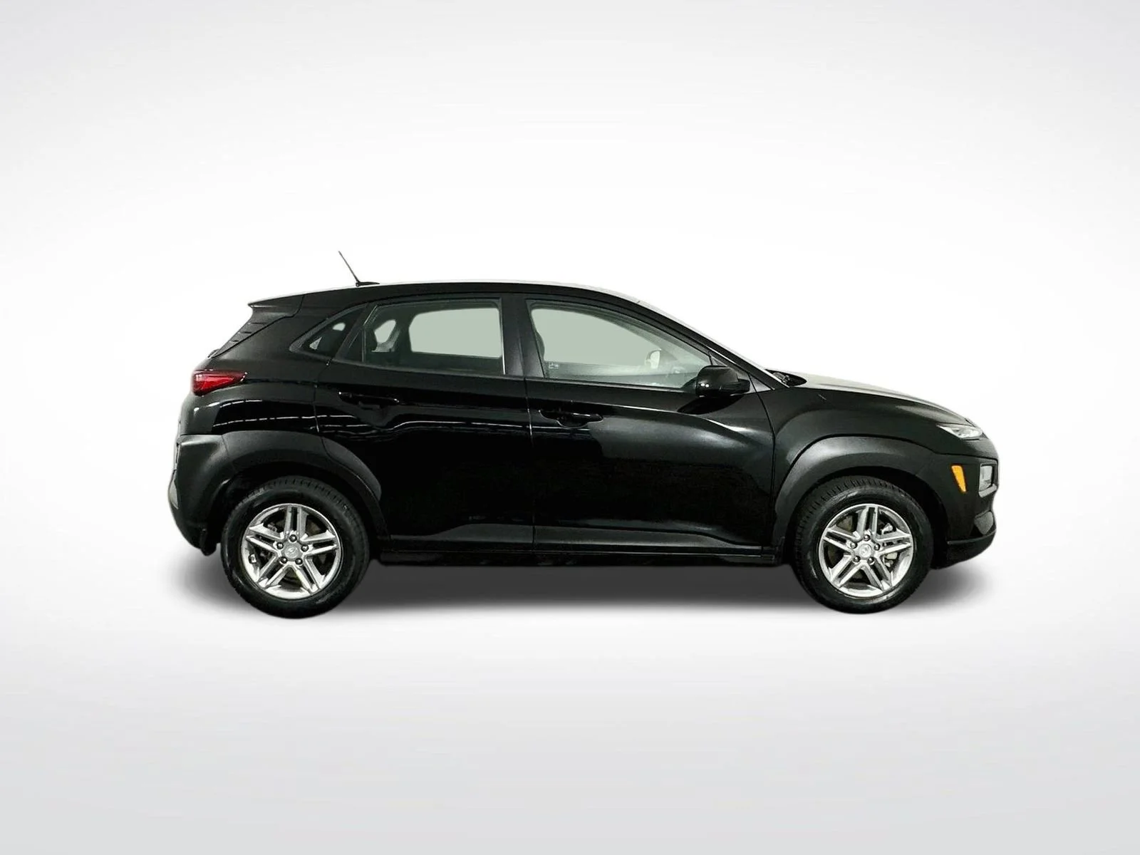 Used 2019 Black Hyundai SE image 9
