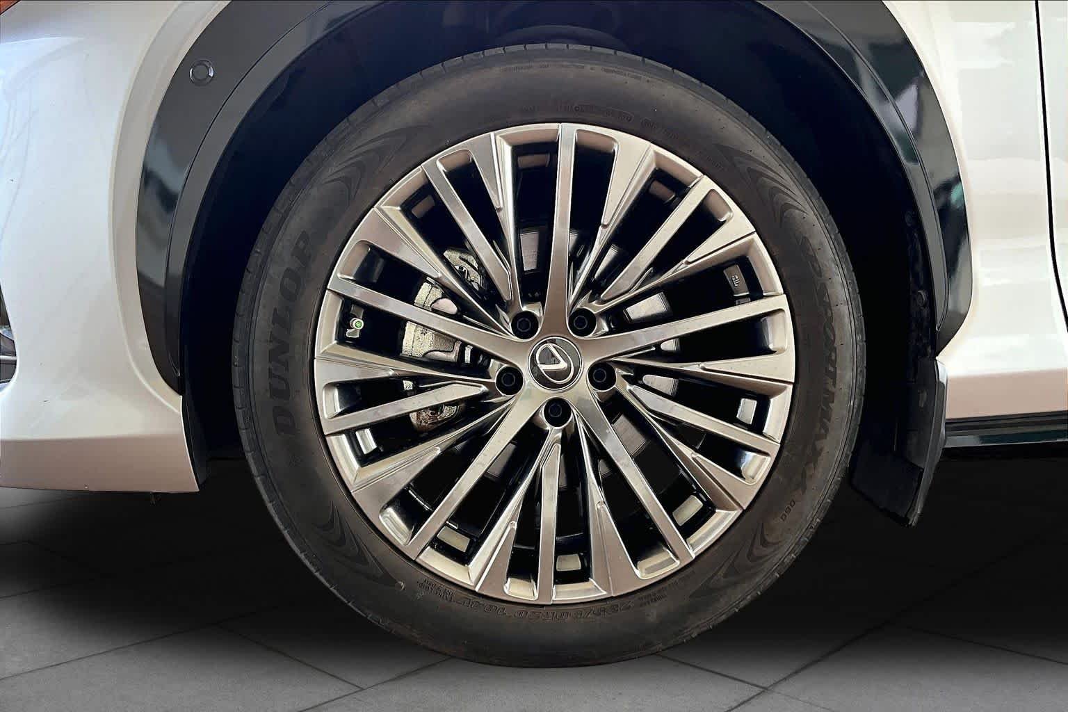 Used 2023 Iridium Lexus Luxury image 8