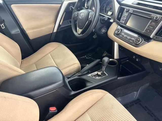 Used 2015 White Toyota XLE image 25