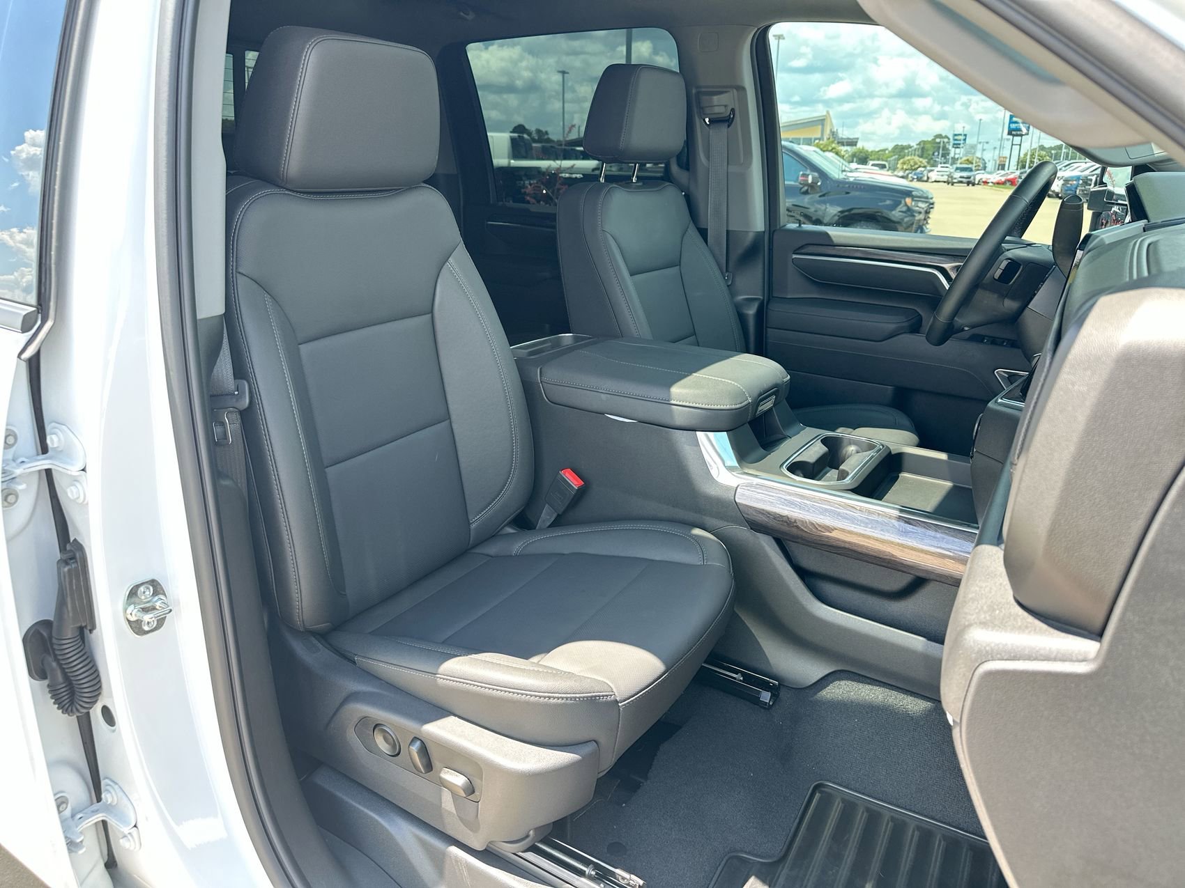New 2026 Summit White Chevrolet LTZ image 27