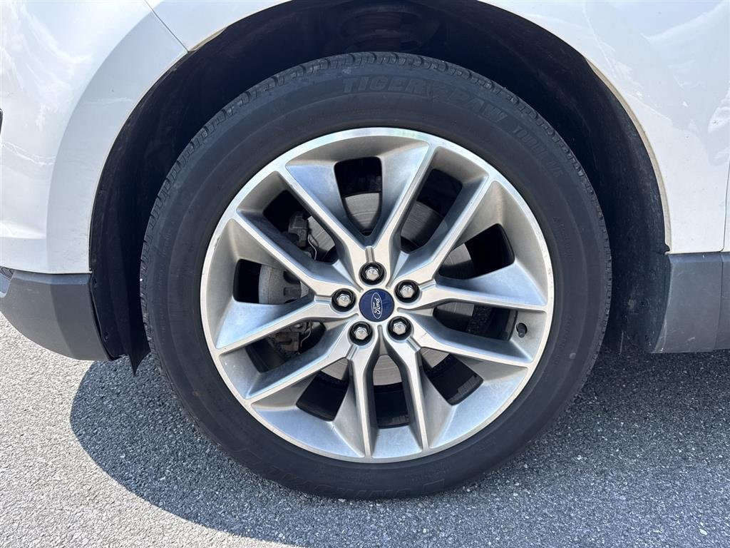 Used 2018 White Platinum Metallic Tri-Coat Ford Titanium image 9