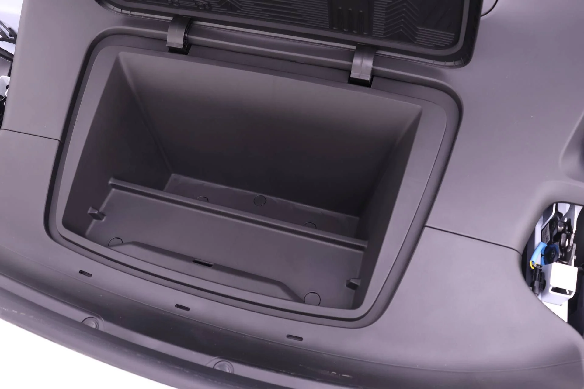 New 2026 Cloud Blue Volvo Ultra image 17