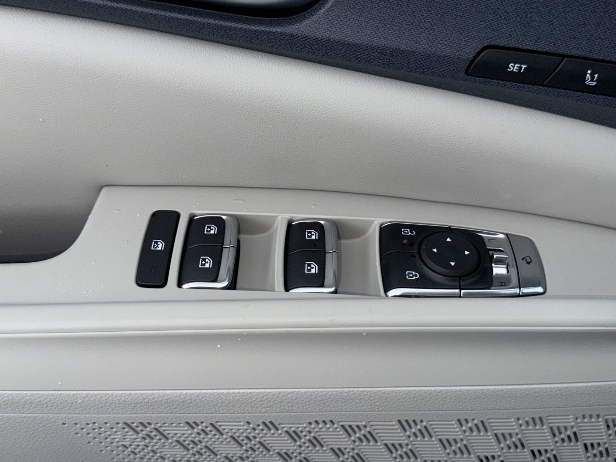 New 2026 Snow White Pearl Kia EX image 18