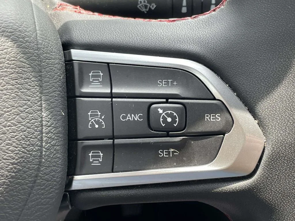 Certified Used 2025 White Jeep Trailhawk image 31