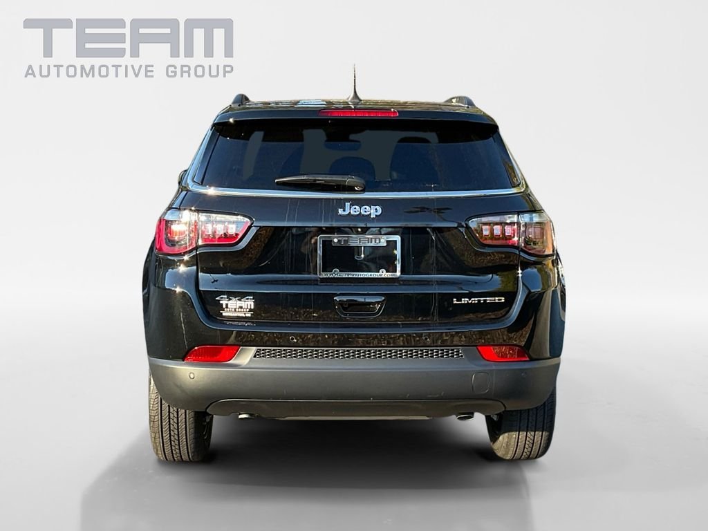 New 2026 Diamond Black Crystal Pearl-Coat Exterior Paint Jeep Limited image 6
