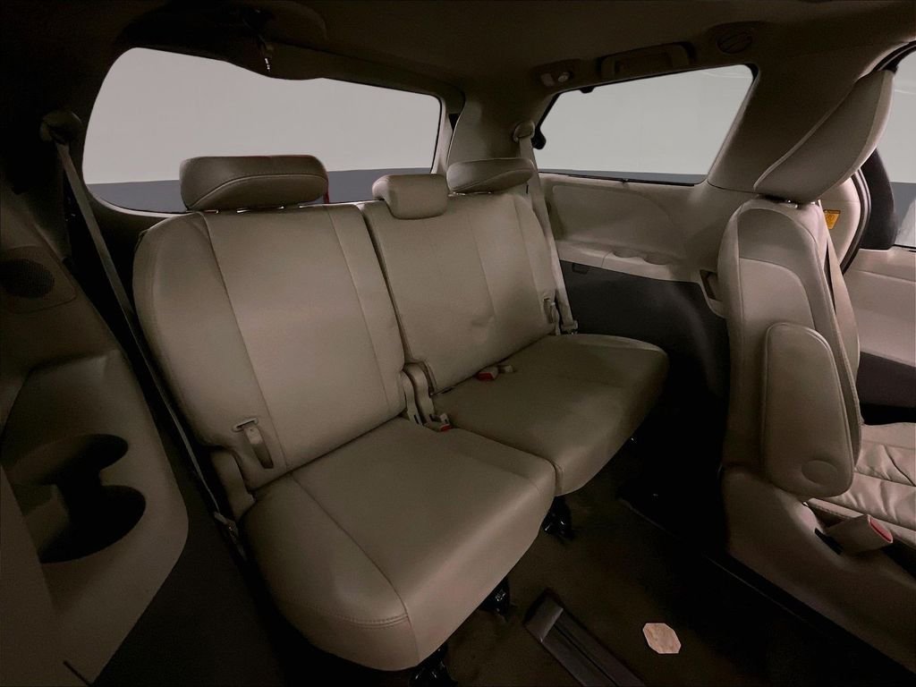 Used 2011 Green Toyota Limited image 32