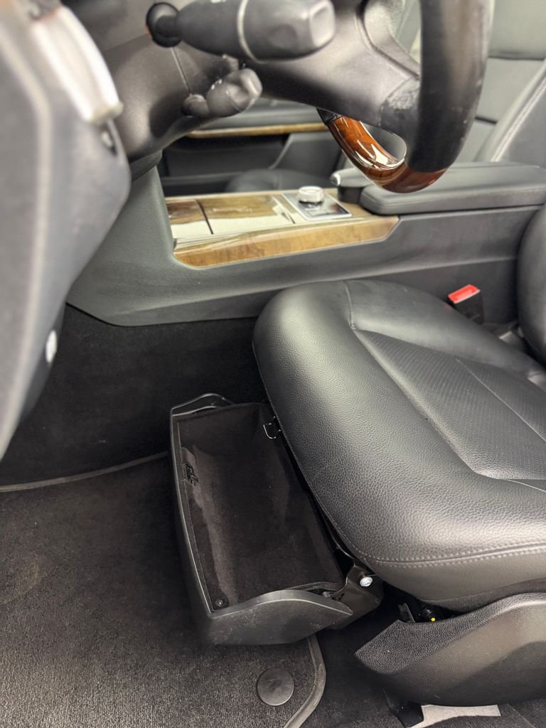 Used 2010 Iridium Silver Metallic Mercedes-Benz E 350 image 24
