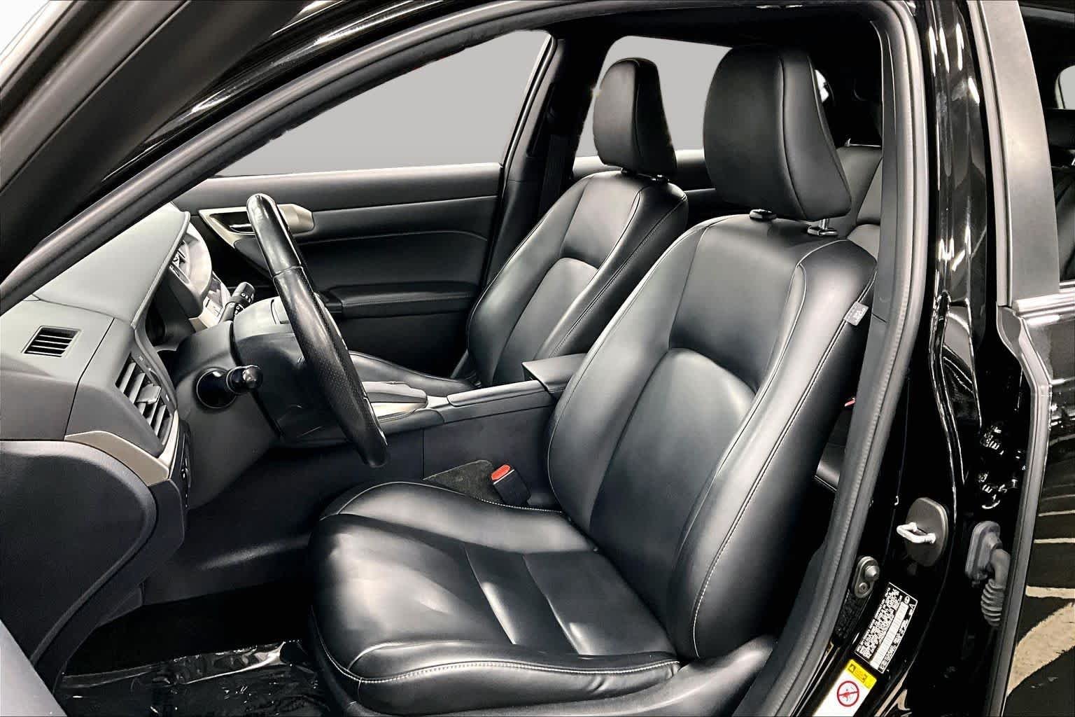 Used 2017 Obsidian Lexus  image 7