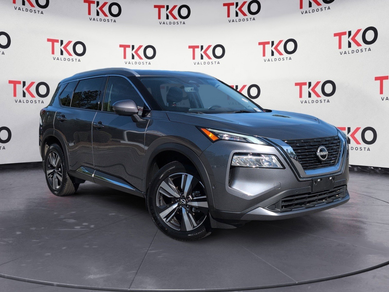 Used 2023 Gun Metallic Nissan SL image 2