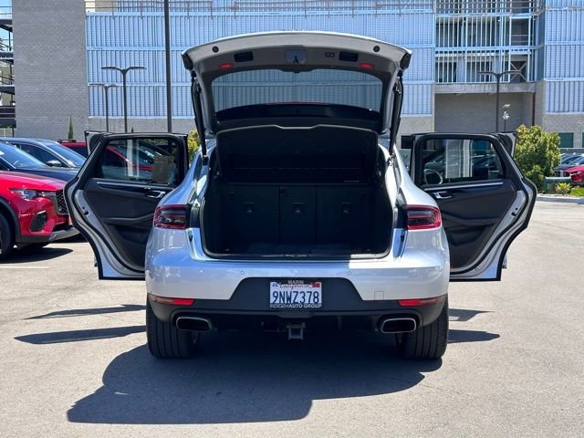 Used 2017 Rhodium Silver Metallic Porsche Base image 26
