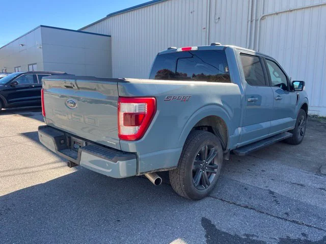 Used 2023  Ford Lariat image 4