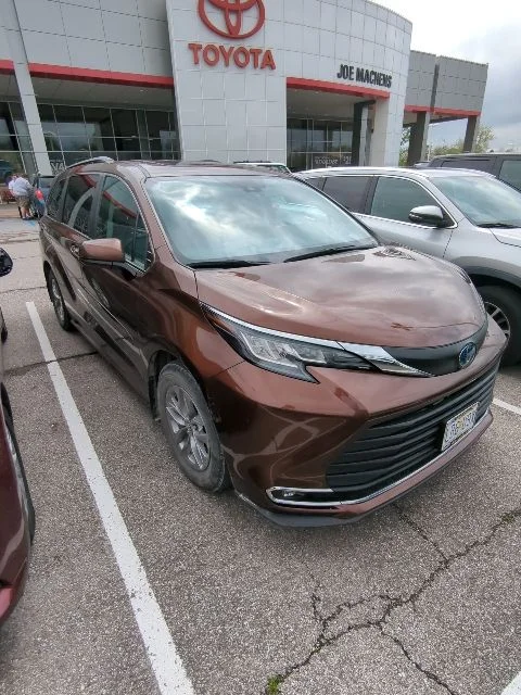 Used 2022 Brown Toyota XLE image 8