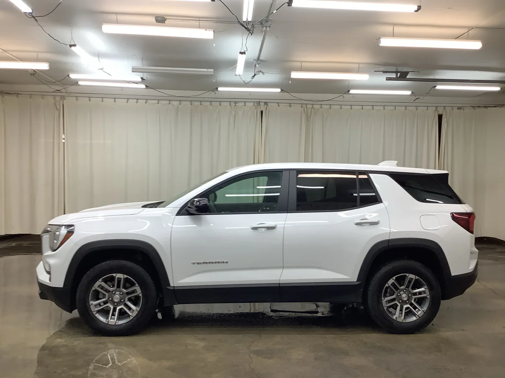 Used 2025 Summit White GMC AWD Elevation image 10