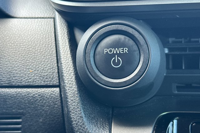 Certified Used 2025  Toyota LE image 27