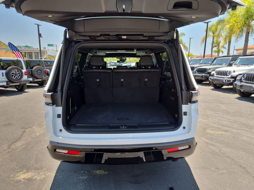 New 2026 Bright White Clear-Coat Exterior Paint Jeep 85th Anniversary Edition image 24