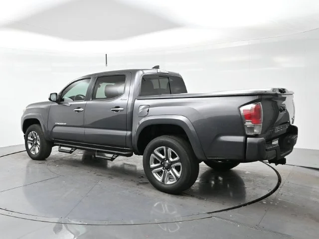 Used 2018 Magnetic Gray Metallic Toyota SR5 image 5