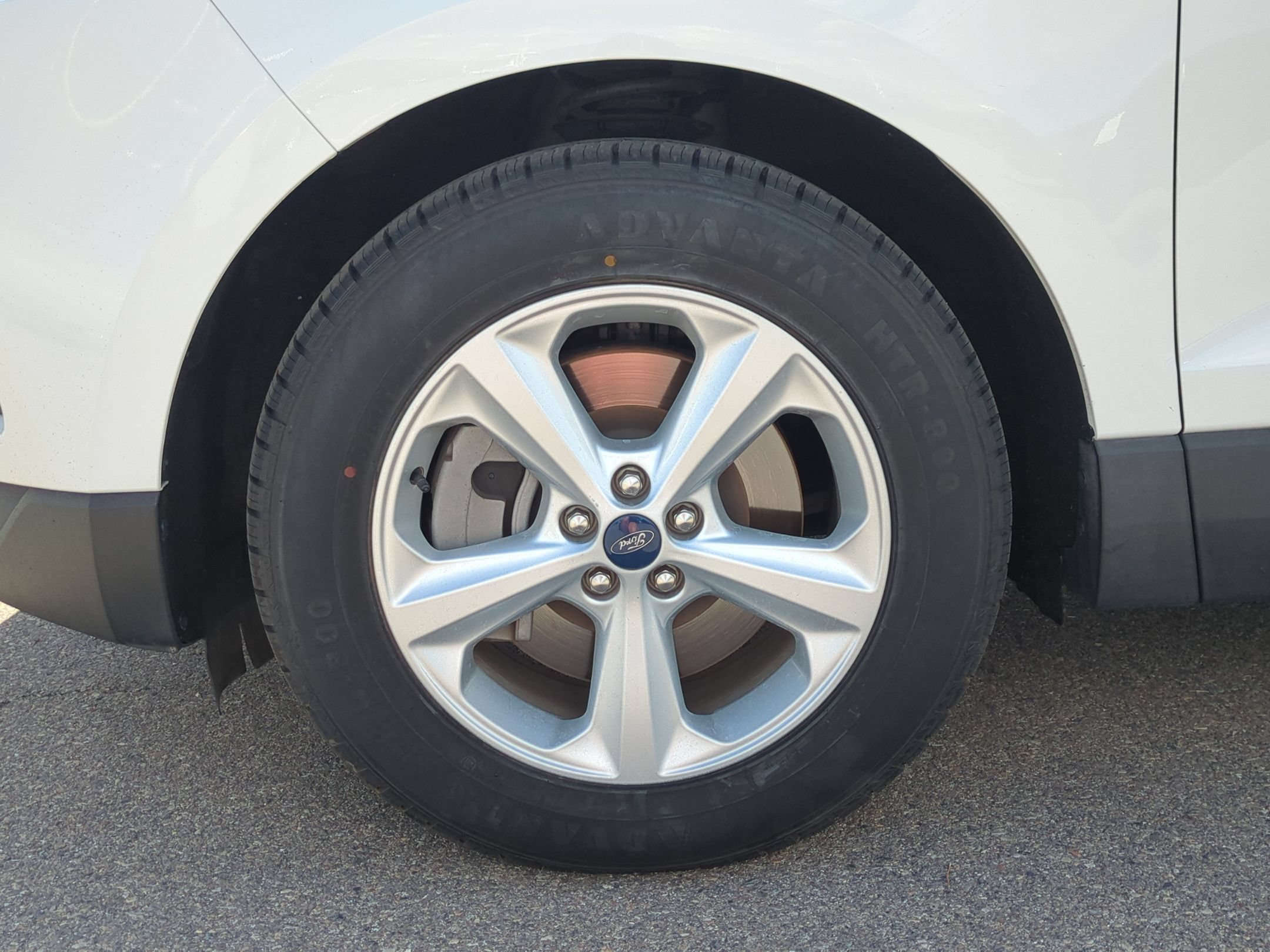 Used 2022 Oxford White Ford SE image 11