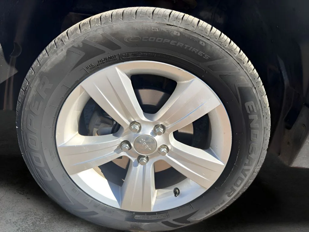 Used 2015 Granite Crystal Metallic Clearcoat Jeep Latitude image 20