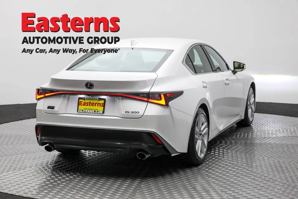 Used 2021  Lexus 300 image 5