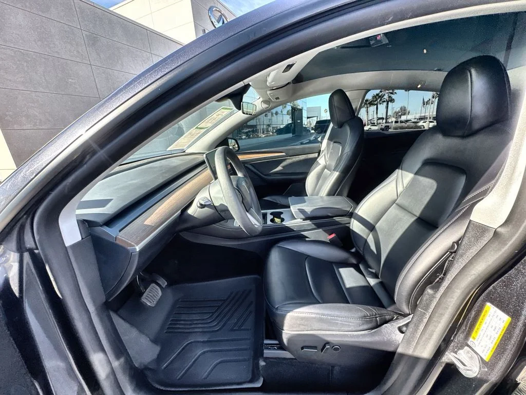 Used 2024  Tesla  image 10