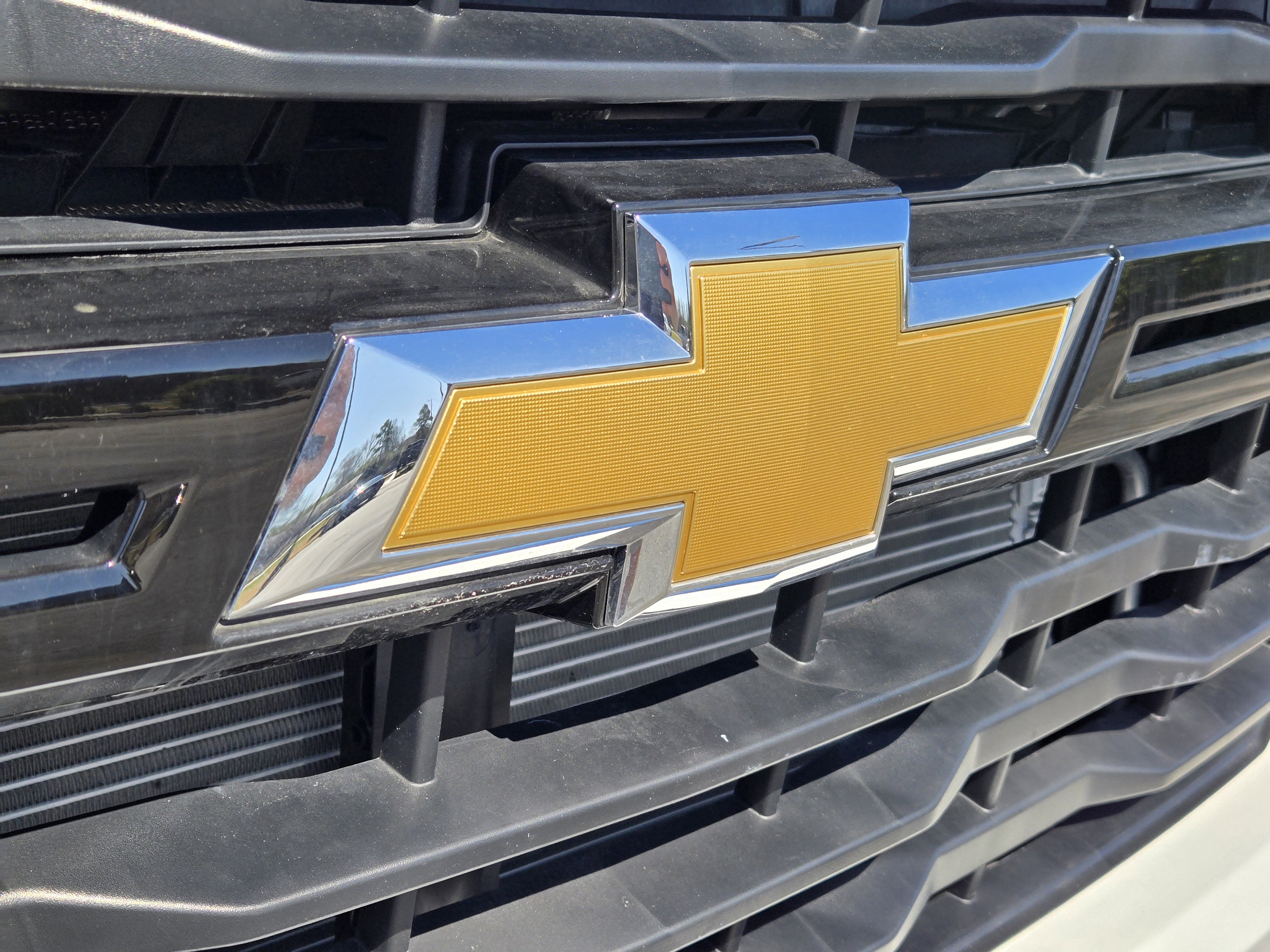 New 2026 Summit White Chevrolet WT image 17