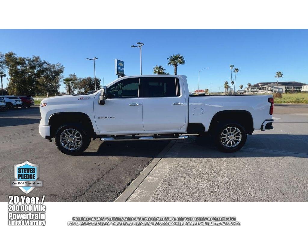 2025 Chevrolet Silverado 2500 HD LT photo 3
