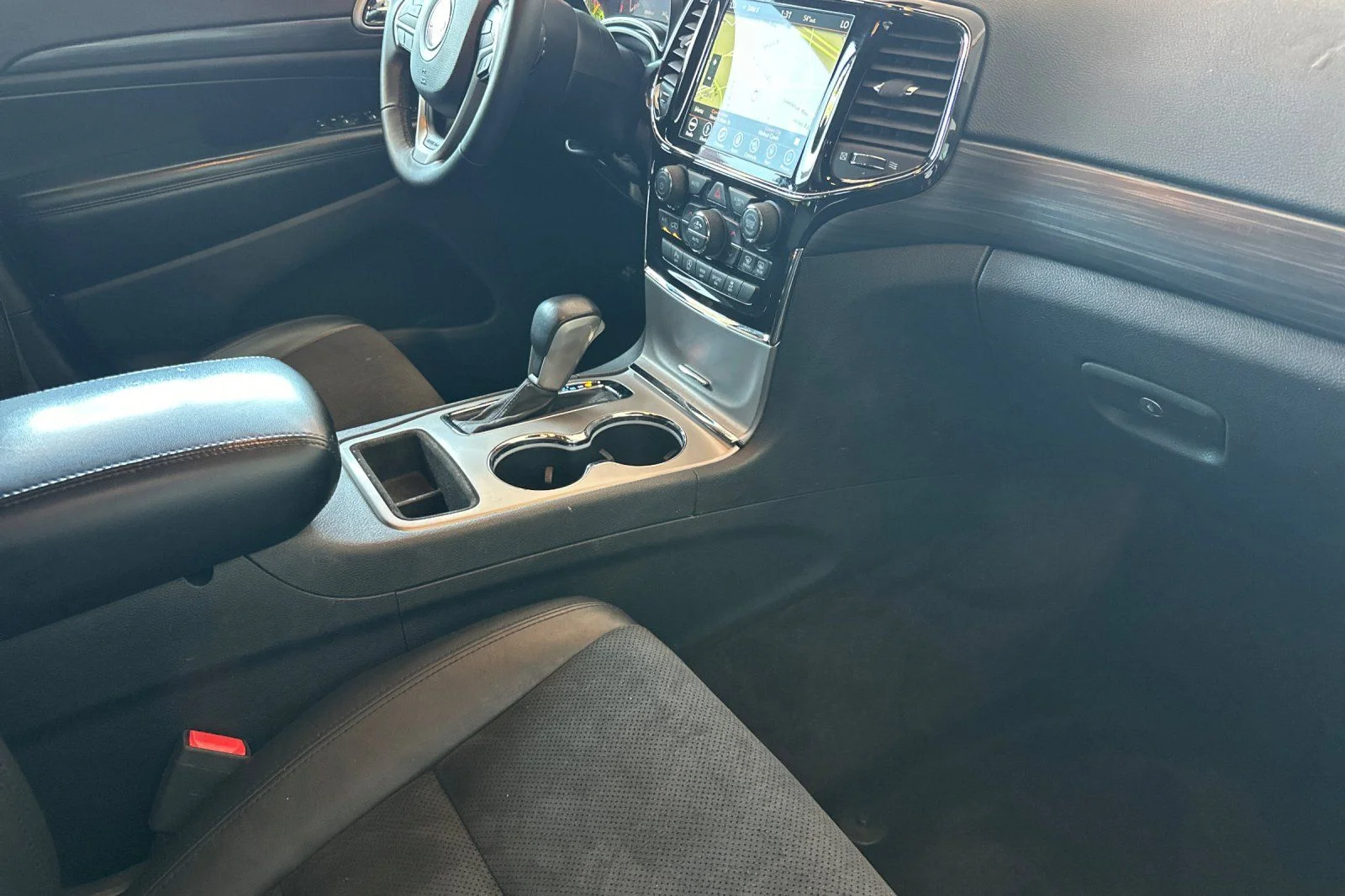 Used 2019 Red Jeep Altitude image 21