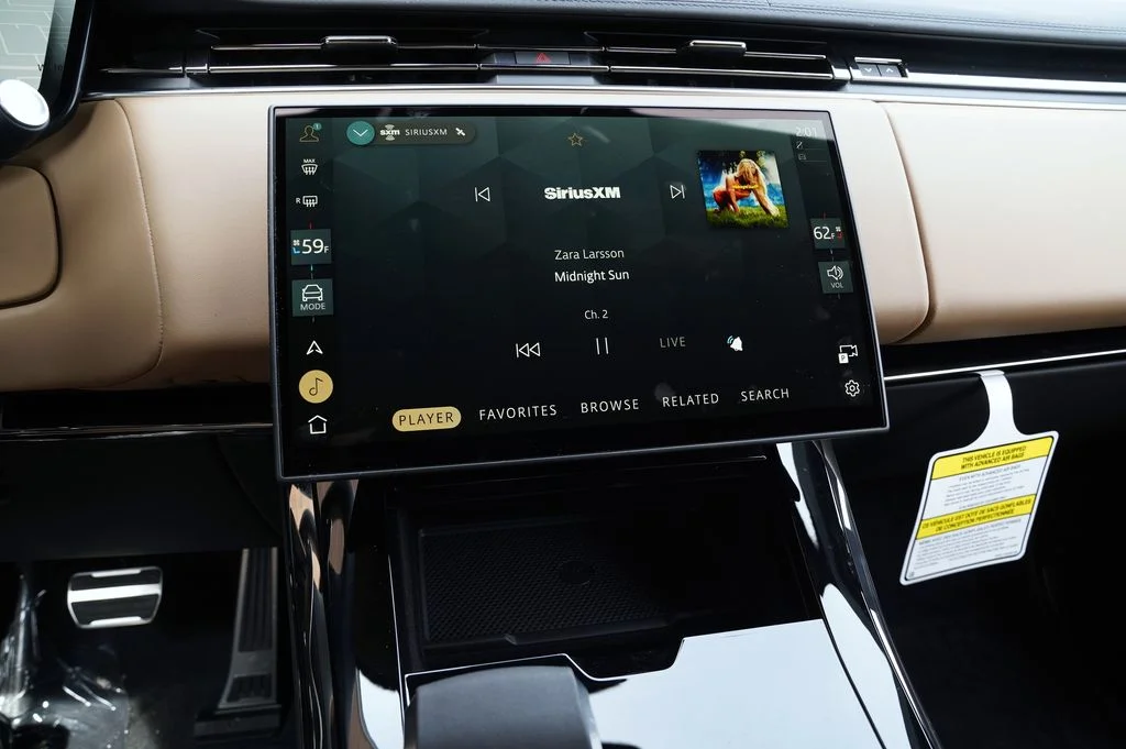 New 2026 Carpathian Grey Land Rover Dynamic SE image 21