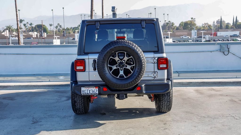 Used 2018 Billet Silver Metallic Jeep Rubicon image 8
