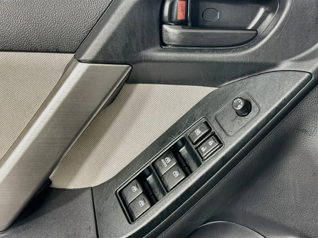 Used 2016 Silver Subaru 2.5i Premium image 21