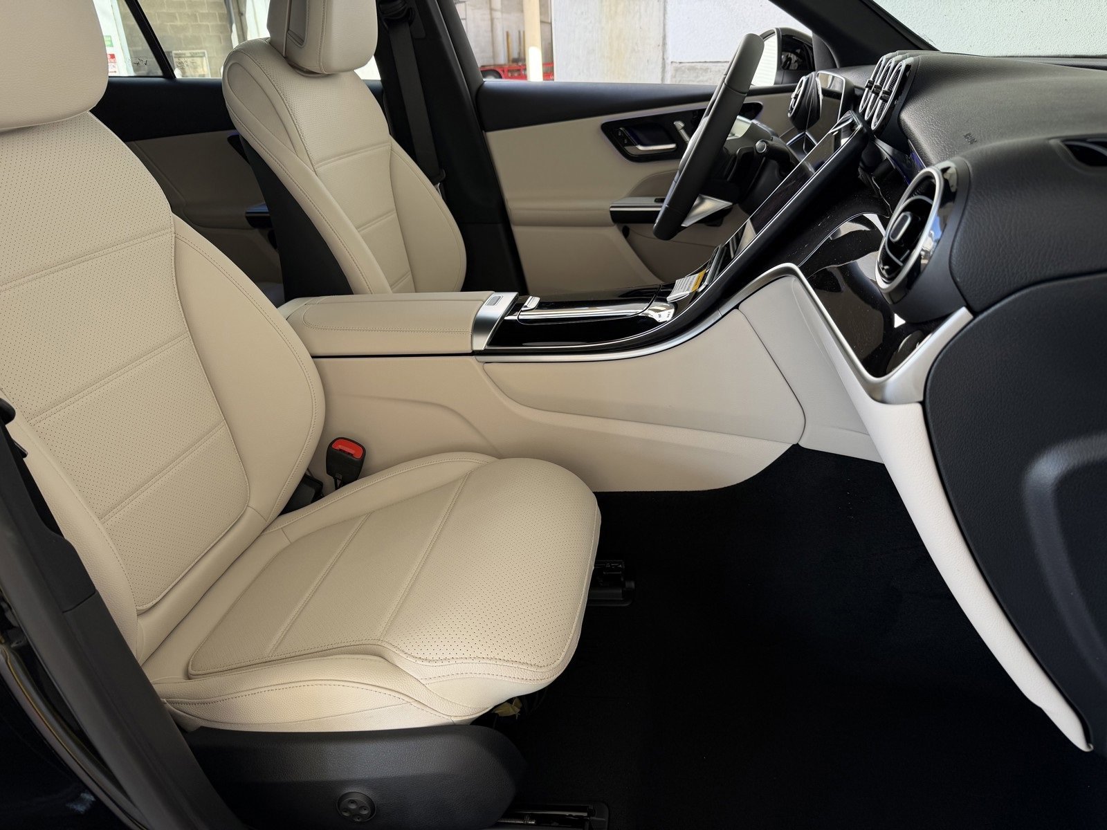 New 2026 Black Mercedes-Benz GLC 300 image 40