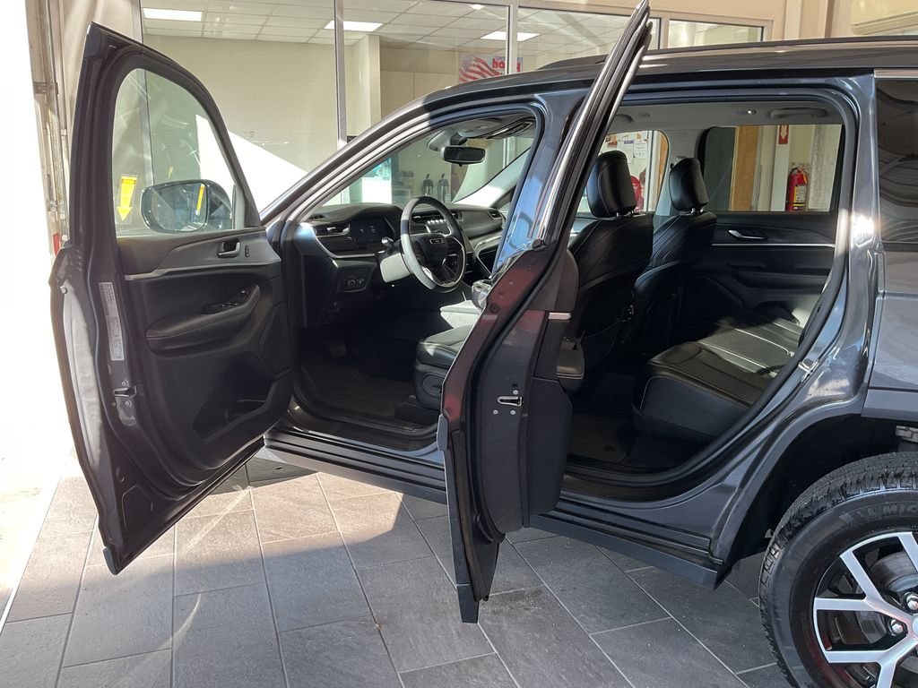 Used 2023 Gray Jeep Limited image 11
