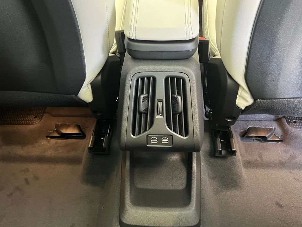 Used 2026 Alpine White BMW xDrive28i image 9