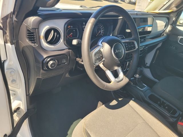 Used 2025 White Jeep Sahara image 12