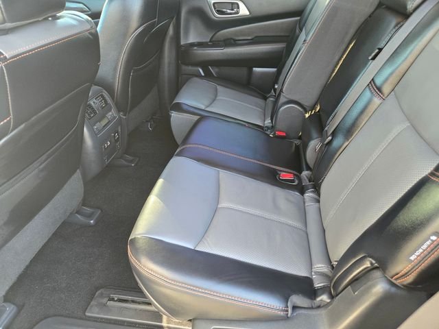 Used 2019 Silver Nissan SL image 12
