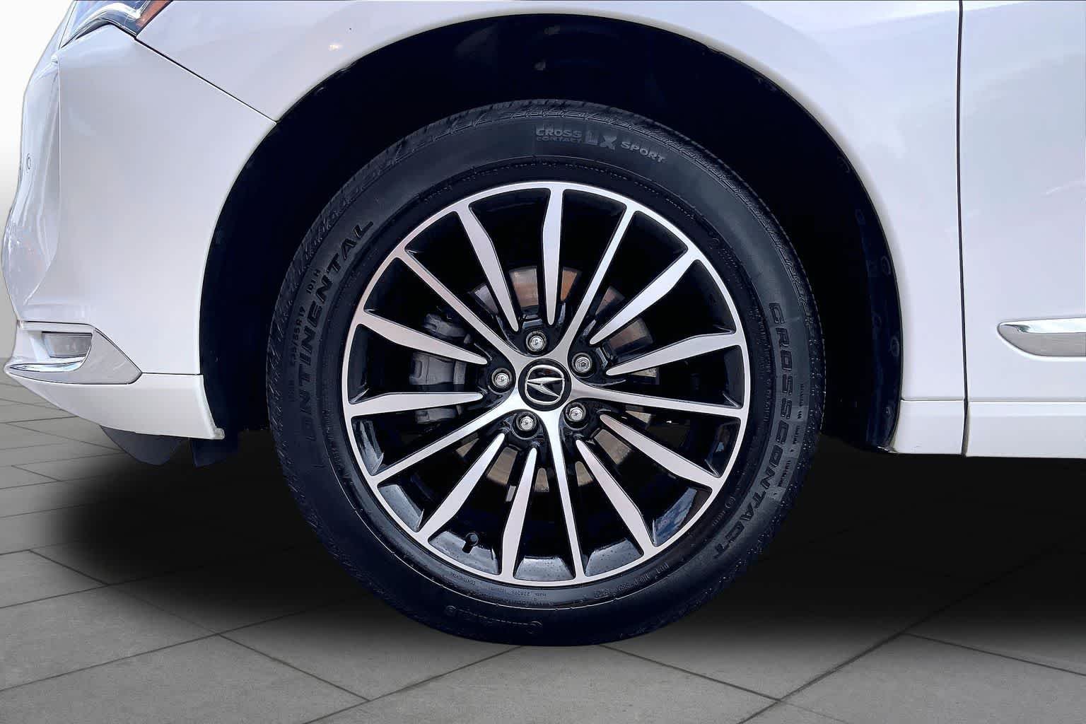 Used 2025 Platinum White Pearl Acura w/Advance Package image 11