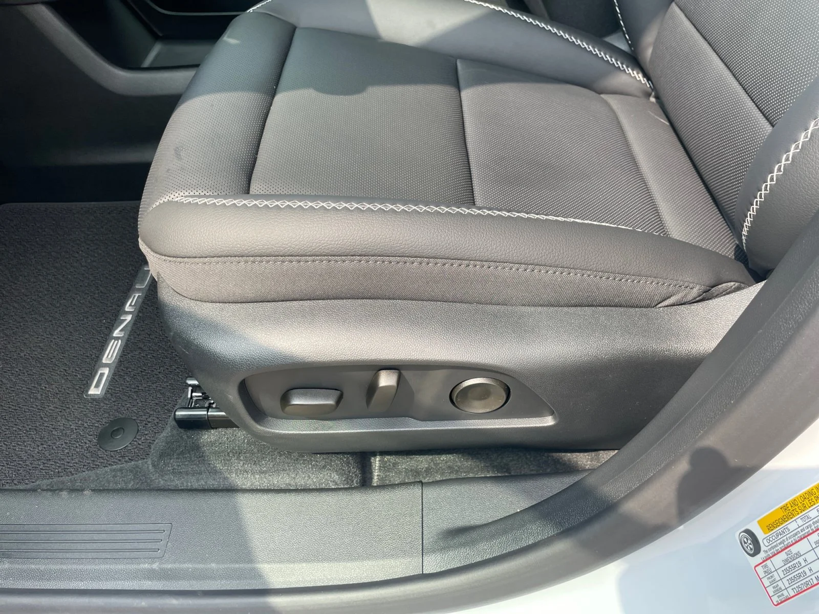 New 2027 Glacier White Tricoat GMC AWD Denali image 15