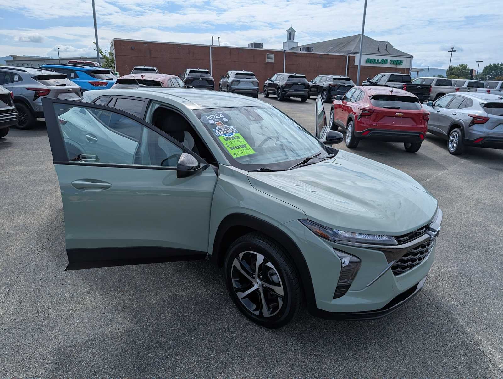 Certified Used 2024 Cacti Green Chevrolet 1RS image 17
