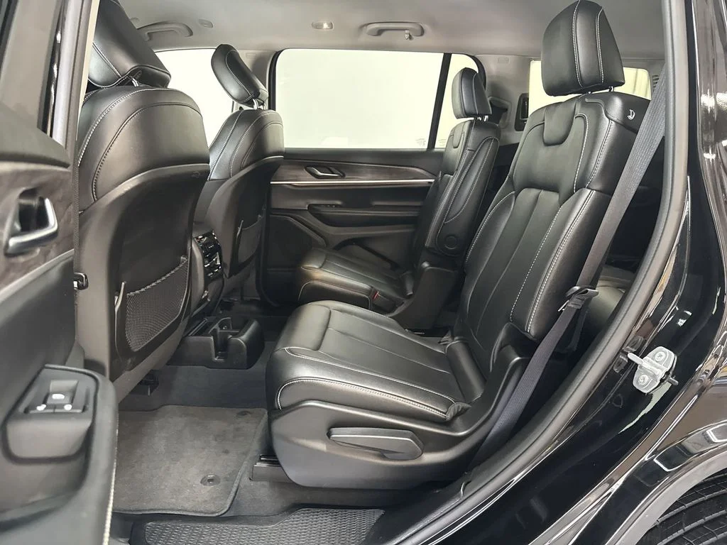 Used 2023 Diamond Black Jeep Limited image 16