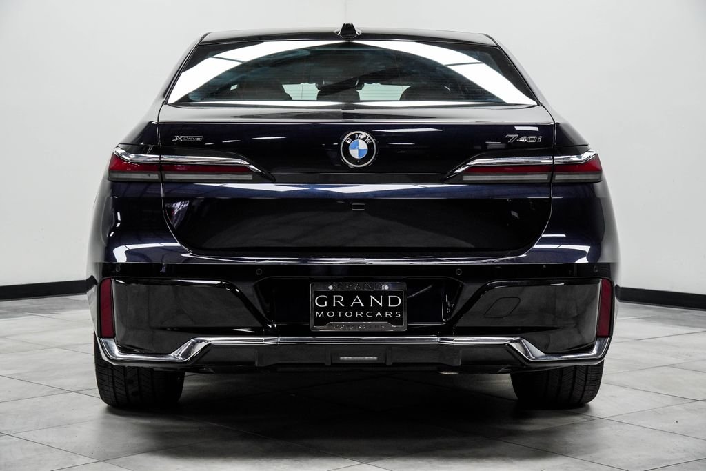 Used 2025 Black BMW 740i xDrive image 9