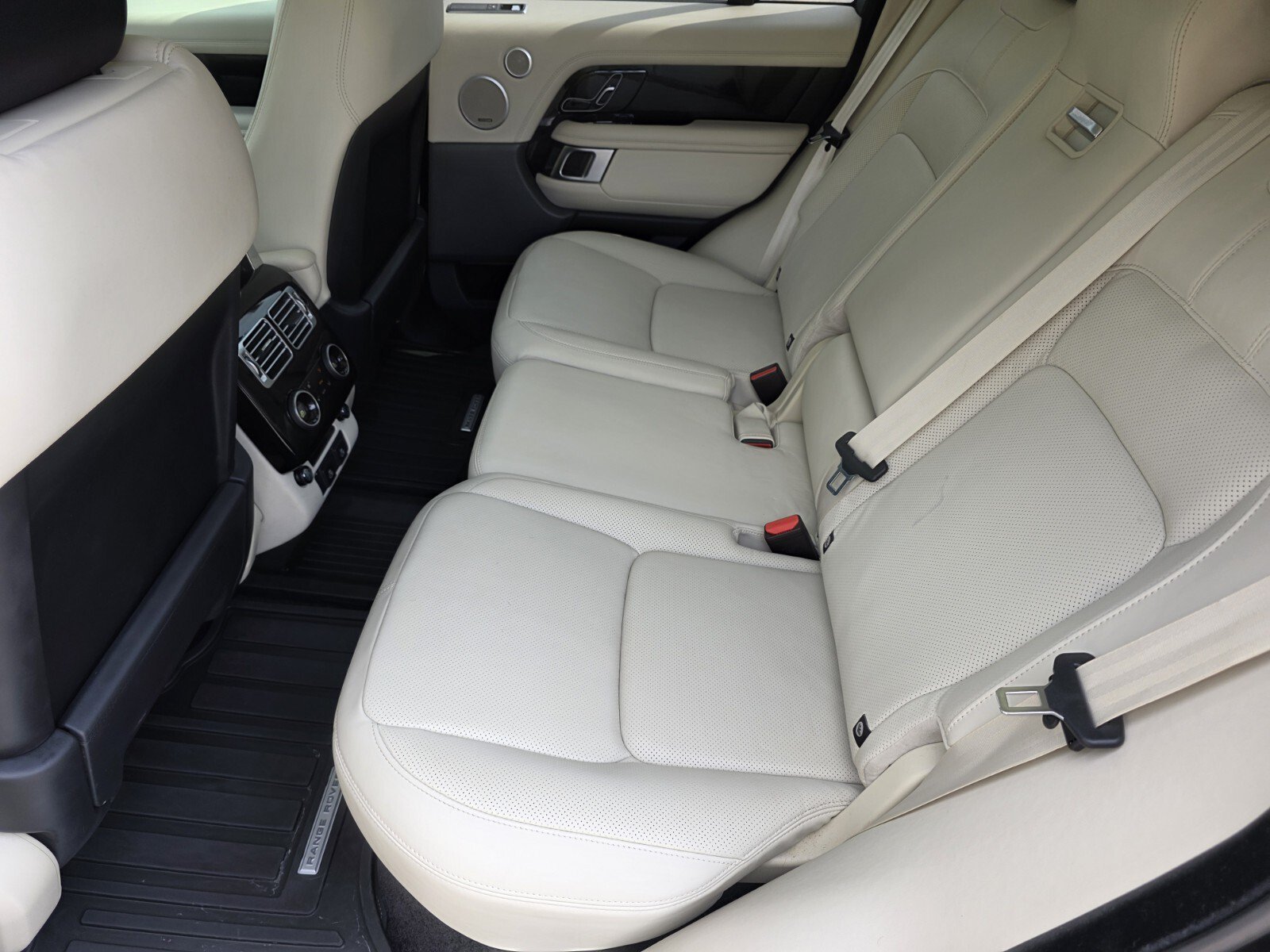Used 2021 Santorini Black Metallic Land Rover P400 Westminster image 14