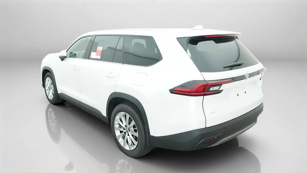 New 2026 Wind Chill Pearl Toyota Platinum image 14