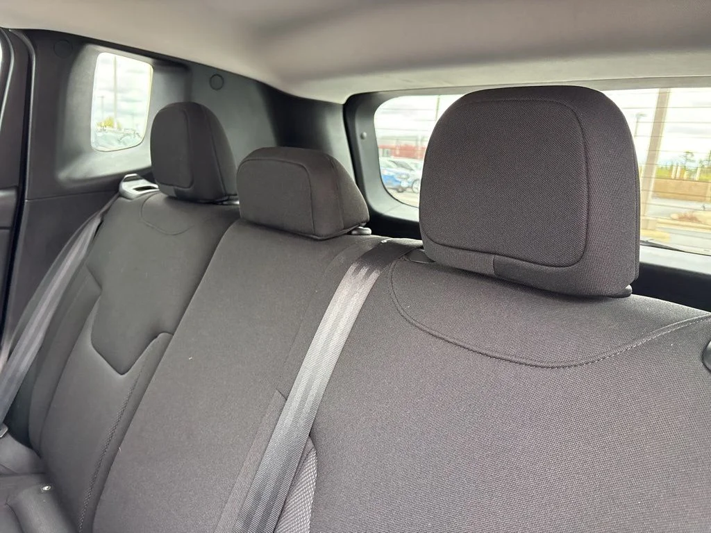 Used 2023 Black Clearcoat Jeep Latitude image 25