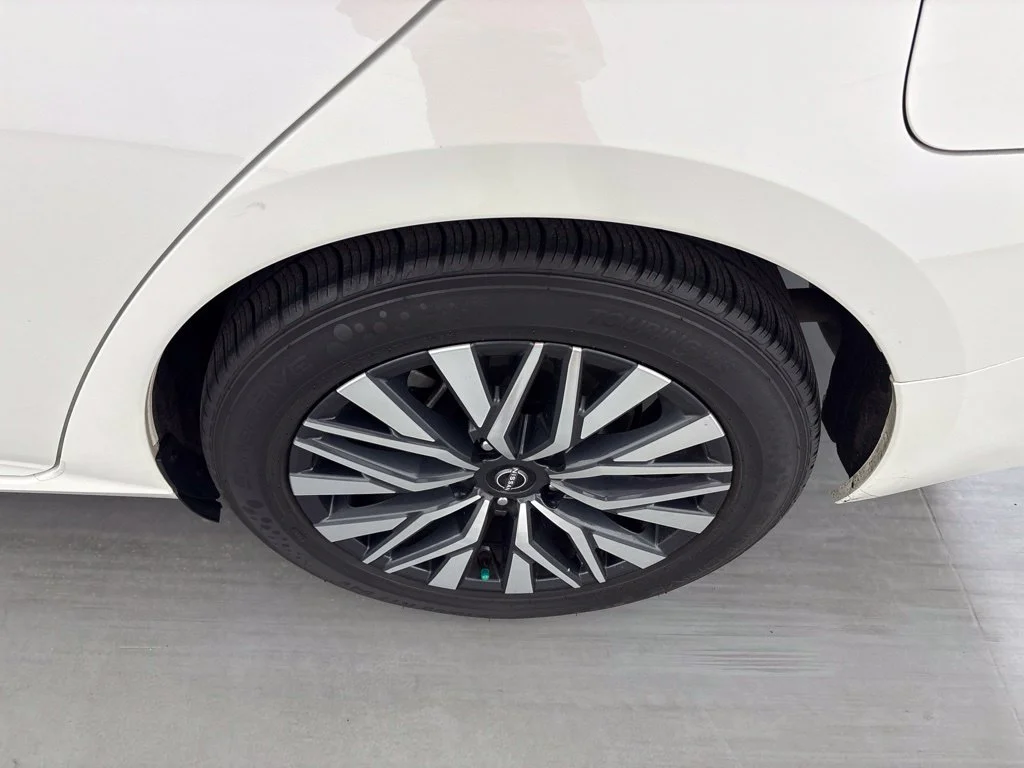 Used 2024 White Nissan 2.5 SV image 11