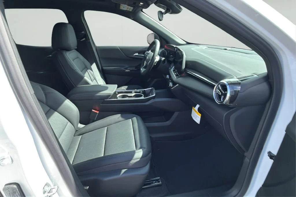 New 2027 Summit White Chevrolet LT image 15