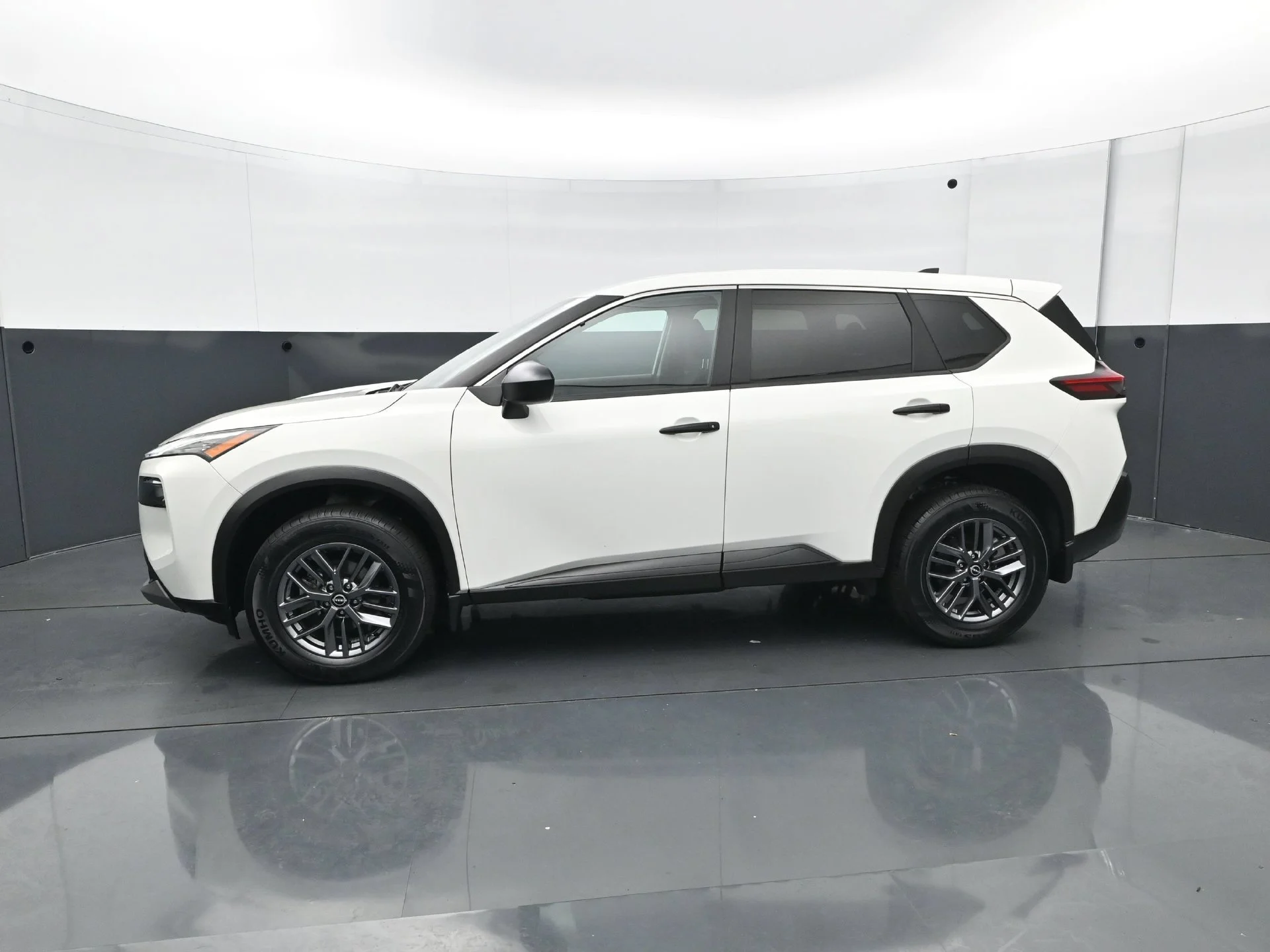 Used 2023 Glacier White Nissan S image 3